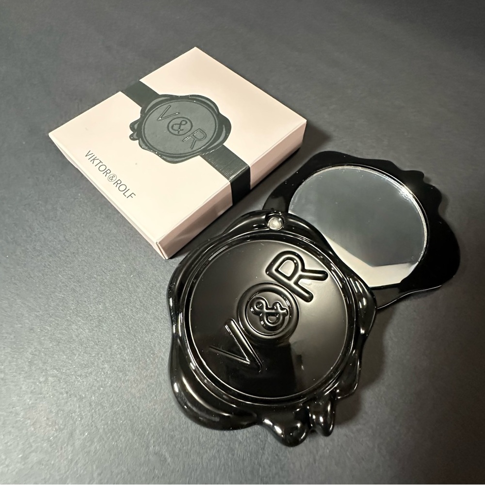 Viktor & Rolf Black Compact Mirror | Vanity / Purse Mirror | Box Included - Picture 4 of 6